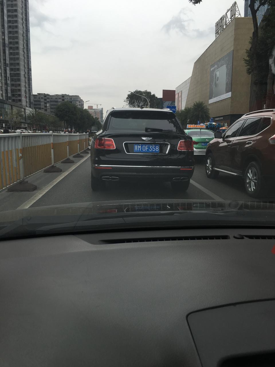 添越-这是宾利越野车吗？没见过