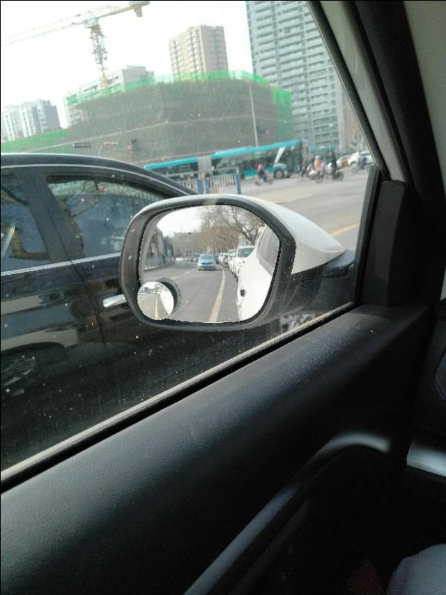 我刚买了哈弗H2S黑标的 自动档 ，450公里，第一次开空调，怠速状态车抖动严重，脚麻了已经，去了4S店检修，也没说出个所以然，推脱说别的车也抖，我不信，去了另一辆h2s感受，根本不抖，就是不想给我检修。我坚持下给我检查了说发动机缸垫的事儿，让厂家给我发个新的过几天换上，如果还不行么？请我我该怎么维权？
