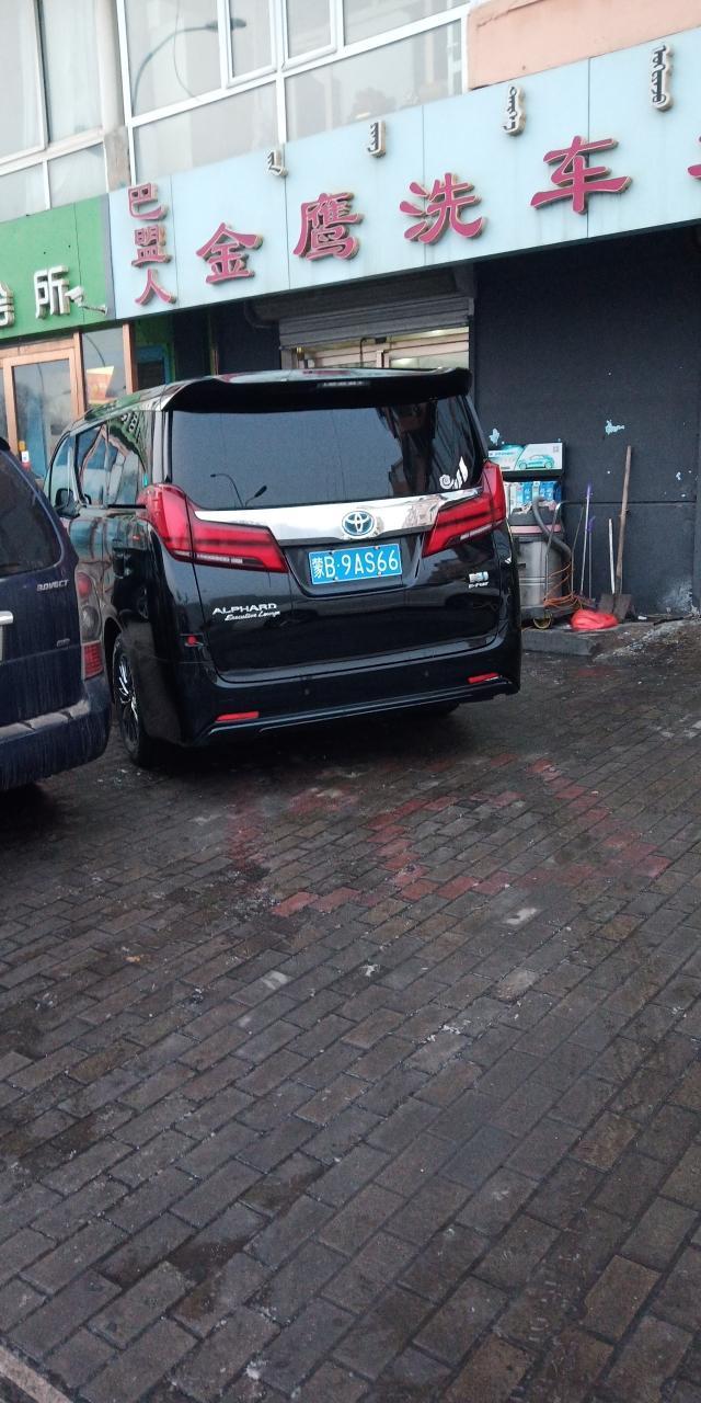 埃尔法-啥车了。