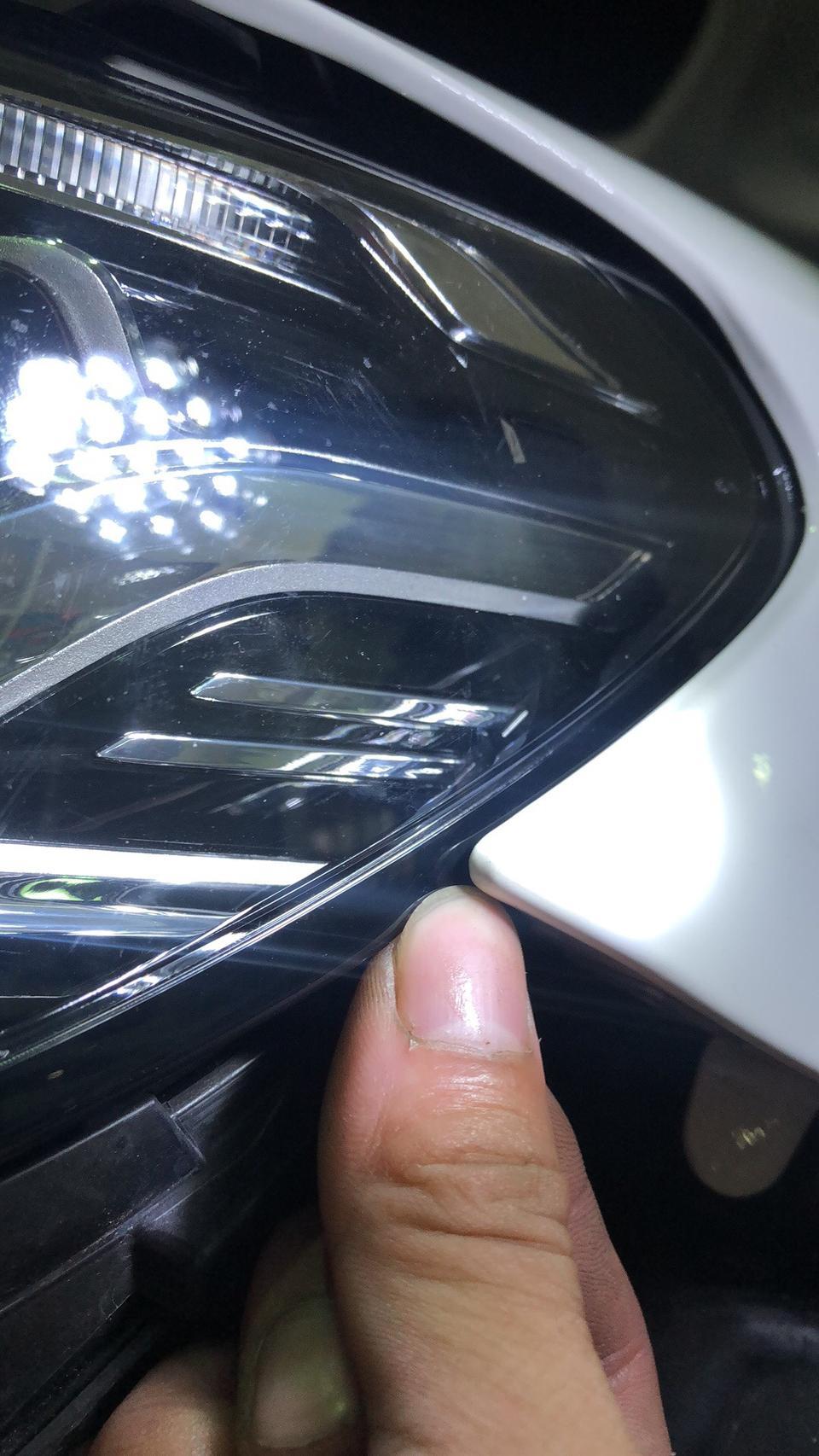 奔驰c级(进口)-我想请问一下各位车友大神，我买了两个月的c coupe，现在出现了左右大灯位置不符，该怎么做？求解，去过4s店和第三方检测了，既不是我撞的，也不是4s店搞的鬼，那就是厂家的问题了，我还怎么解决呢？单纯的调一下就好了，认倒霉？