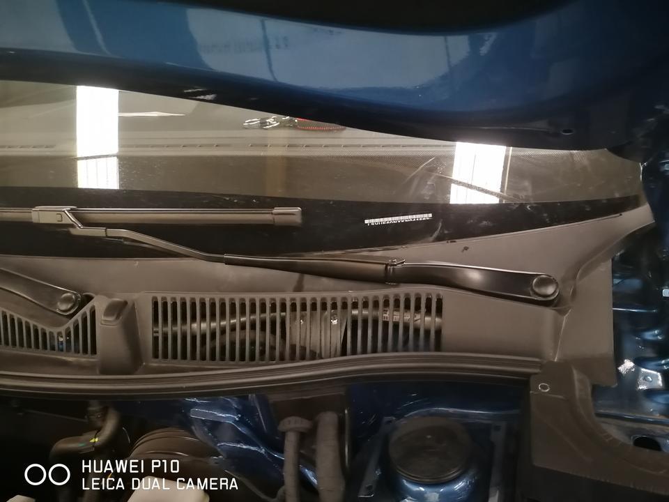 各位车友，柯米克自动舒适版，不小心把雨刷器摇臂最根部弄变形了，不能用了，如果自己买上，怎么拆下来啊，有安装视频吗？