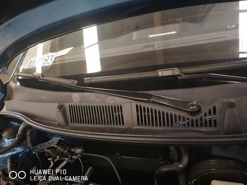 各位车友，柯米克自动舒适版，不小心把雨刷器摇臂最根部弄变形了，不能用了，如果自己买上，怎么拆下来啊，有安装视频吗？