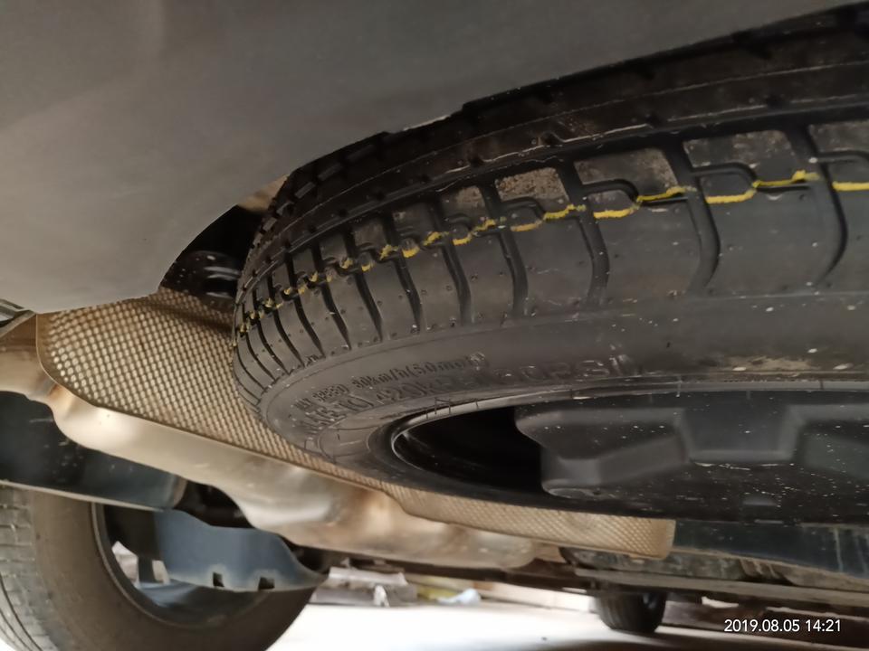 标致5008-备胎已按装  非常适合  厂家留了备胎的位置怎么就不配一个呢   太坑了