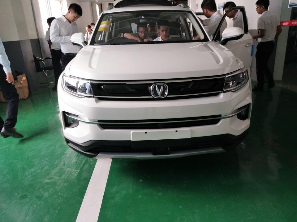 长安cs35-CS35PLUS什么时候上市？帅的不要不要的！