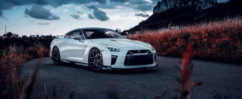 日产gt-r-这车买了不跑赛道 平时家用偶尔旅游 每年保养费啥的得需要20万左右？