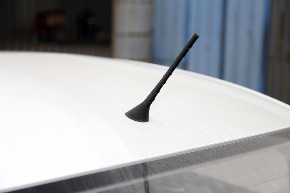 昕锐-请问，这个小天线怎么换成鱼鳍那种的？