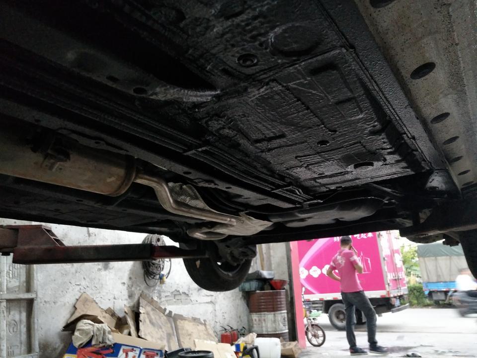 yaris l 致享-500块喷的底盘装甲，喷了三层。这个价值不值？不知道好不好！