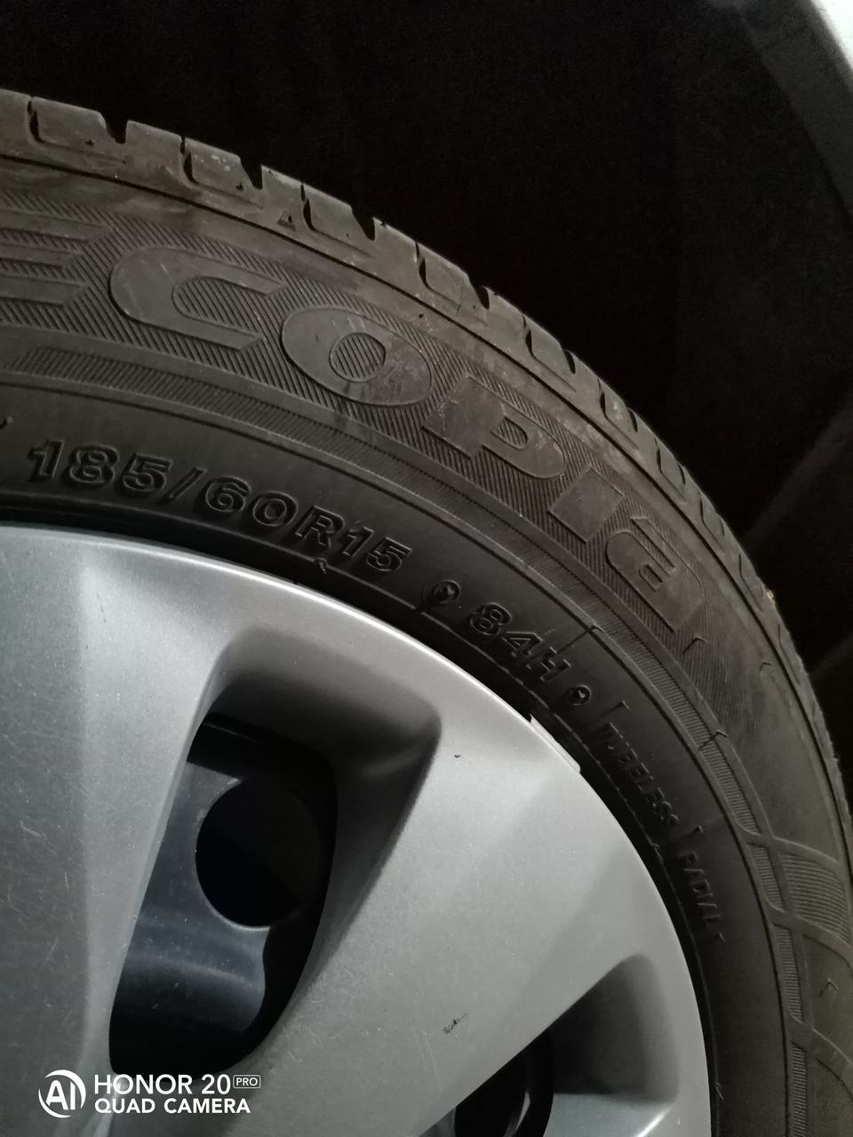 yaris l 致享-新车，四条轮胎走了9200公里，发现右后胎不知道什么时候被利器刮了很长，想买一条一样的新轮胎换上去，车子跑快了会跑偏吗？
