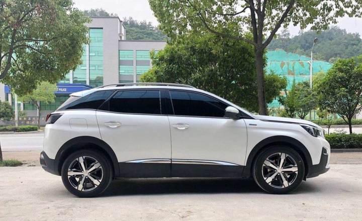 标致4008-19 款尝先 350thp，14.2准备提回家，现在在纠结贴膜，个人很喜欢后黑前半透，但是贴膜师傅说难看，大家怎么看？？？
