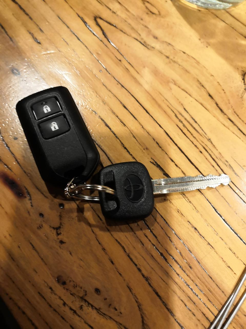 yaris l 致享-钥匙改装到一起需要在哪改装，大概多少钱！