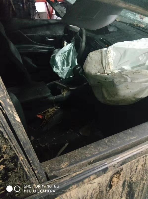 东风标致4008救了我的命

今年买的4008，开车翻到了20多米的沟里，人没事，大家说选择东风标致4008值得吗？
