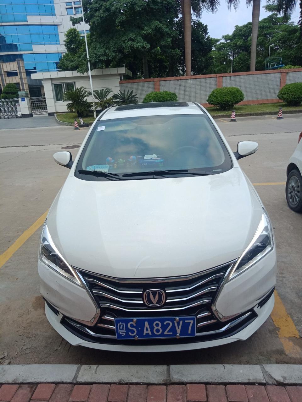 车友们，请问长安逸动DT的后视镜加热开关在那里开，新车买了3个月了还不知道?