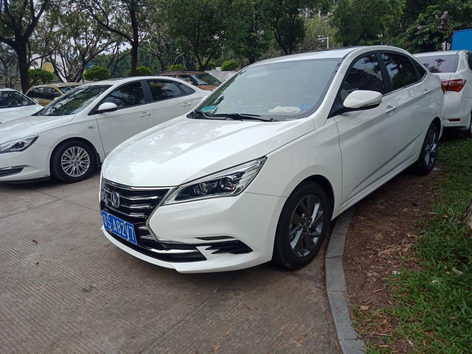 车友们，请问长安逸动DT的后视镜加热开关在那里开，新车买了3个月了还不知道?