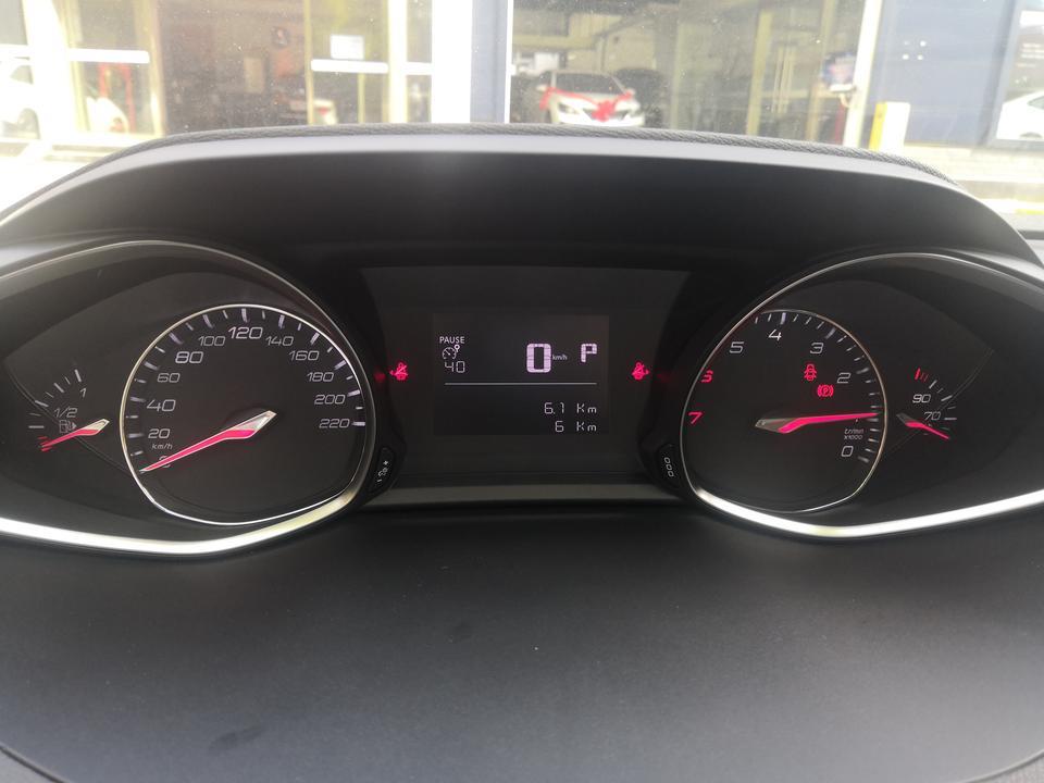 标致4008-才提了台，2019款领先版，因为当时没有现车，车来以后，发现确实比偿先版，低太多，各种简配，门上的渡烙条都没有了，这下我明白什么现实了！