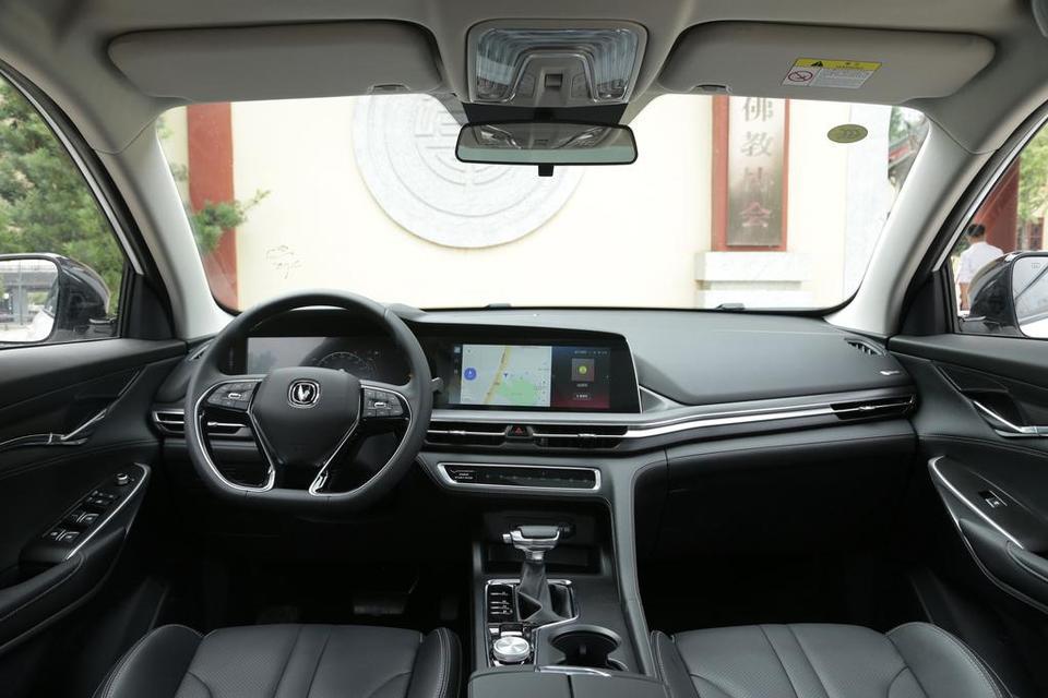 长安cs75 phev-新款长安75新车里为什么没有手机充电的地方啊？