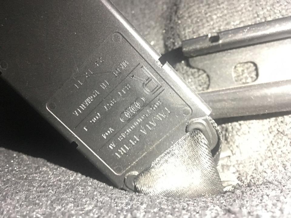 为什么开蓬进口奥迪TT，的左右二边安全带，生产日期不同？今天看的二手车，是正品吗？