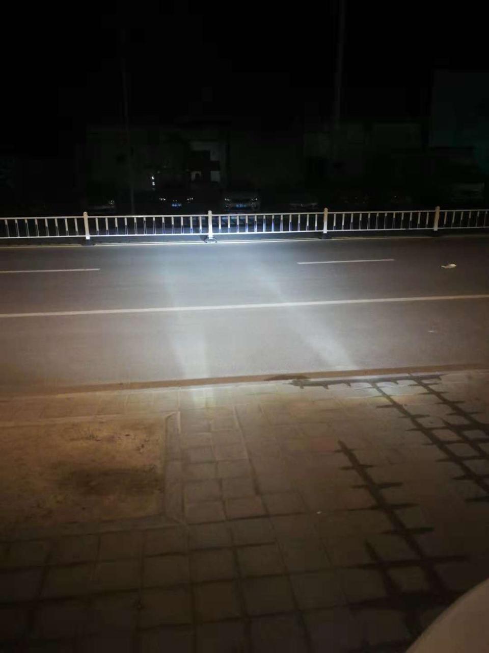 哈弗h2-谁知道h2换了疝气灯照出的光源在地下有两条光柱是怎么回事 谢谢
