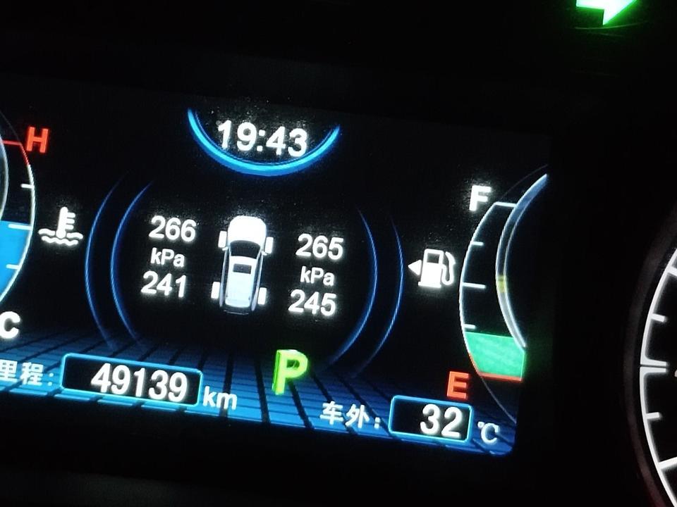 比亚迪宋17的轮胎，衣服胎压正常吗？请问多少才是标准的