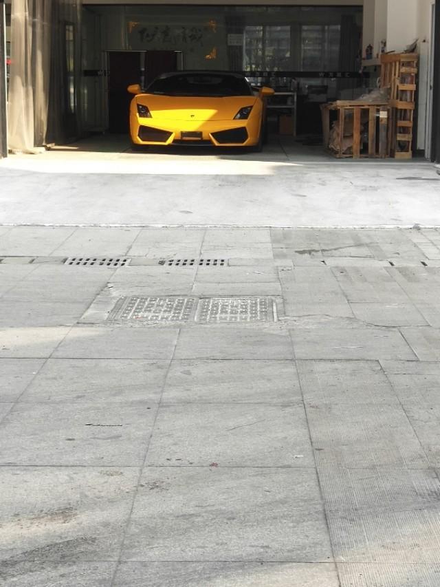 法拉利488-大家看看这是什么车  而且是敞篷的
