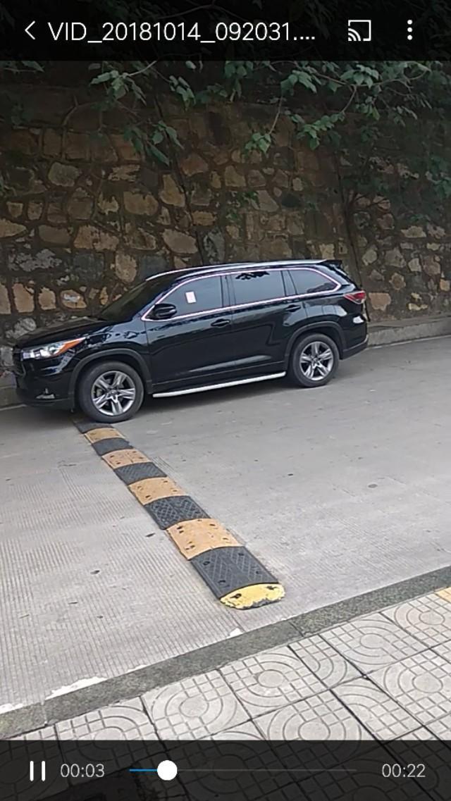 宋-周末大清早八点钟，路边的车上就贴上了罚单，停车难啊！我们这边非主干道，以前都要扣分，现在罚150不扣分，你们哪里怎样处理？