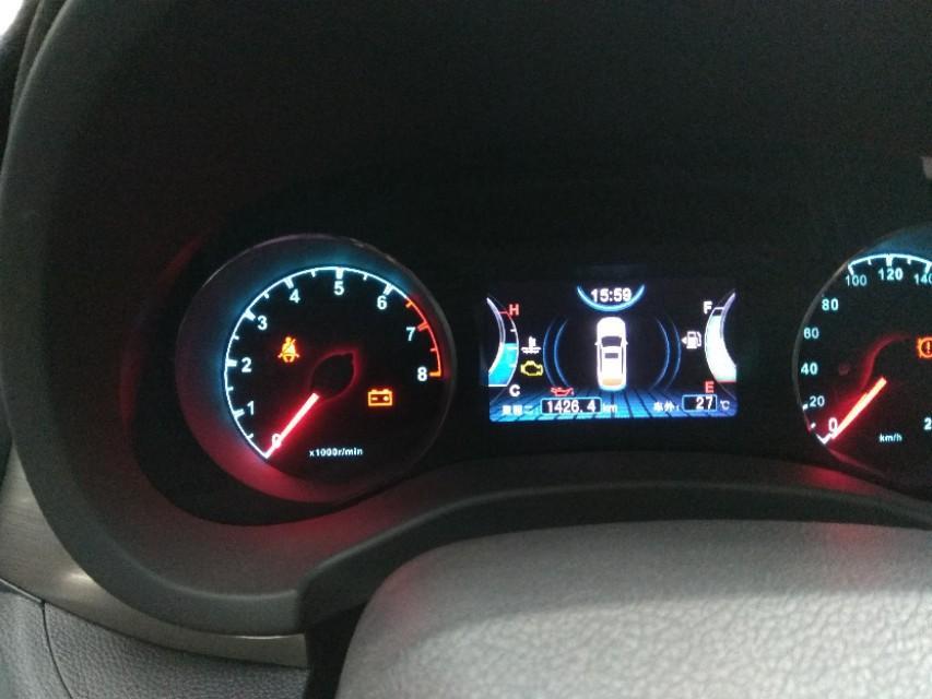 宋-看着油表那么多，有时候就想出去跑跑，现在三个月了，才不到1500km，基本市区跑，有个问题，油表灯提示加油，有人说还能跑一百公里，有没有人再跑过最多多少公里？