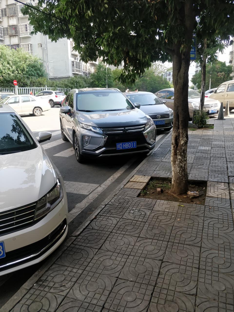 我的信念版，为啥现在开起来那么抖，路面稍微不平，就抖得厉害，而且噪音也大，国产的SUV我开过，胎噪和不平整路面比奕歌好得多，这个可以去4S店调校吗？
