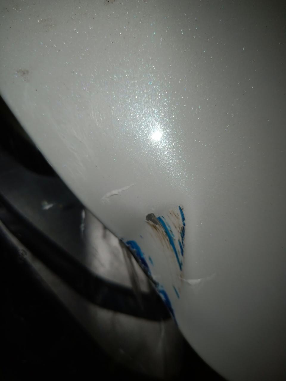 奕歌-新车引擎盖不小心撞扁了……是到汽修店还是到4s店？修一下大概要多少钱？？