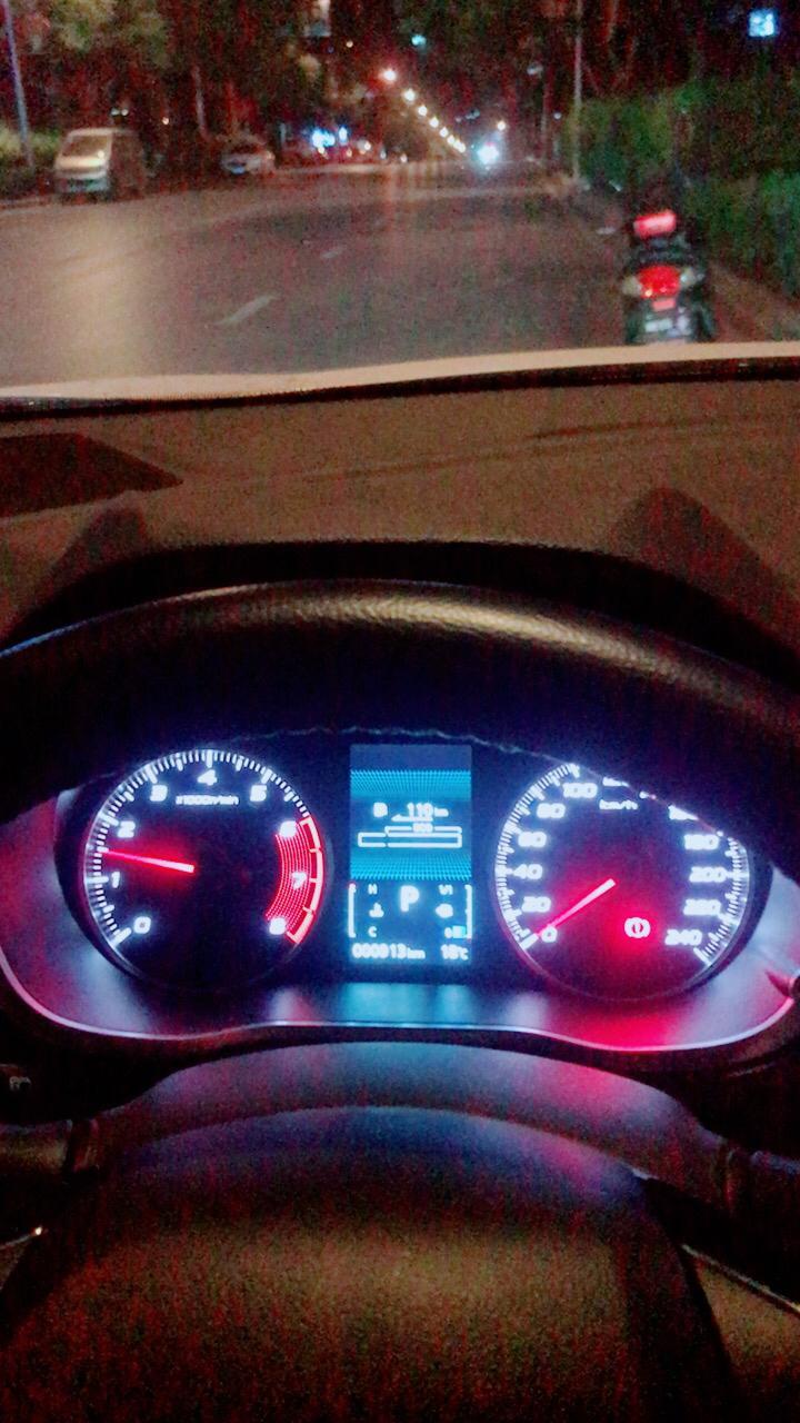 奕歌-我的梦想版，跑了800公里了，每次点火后转速都在1500以上，这正常吗？