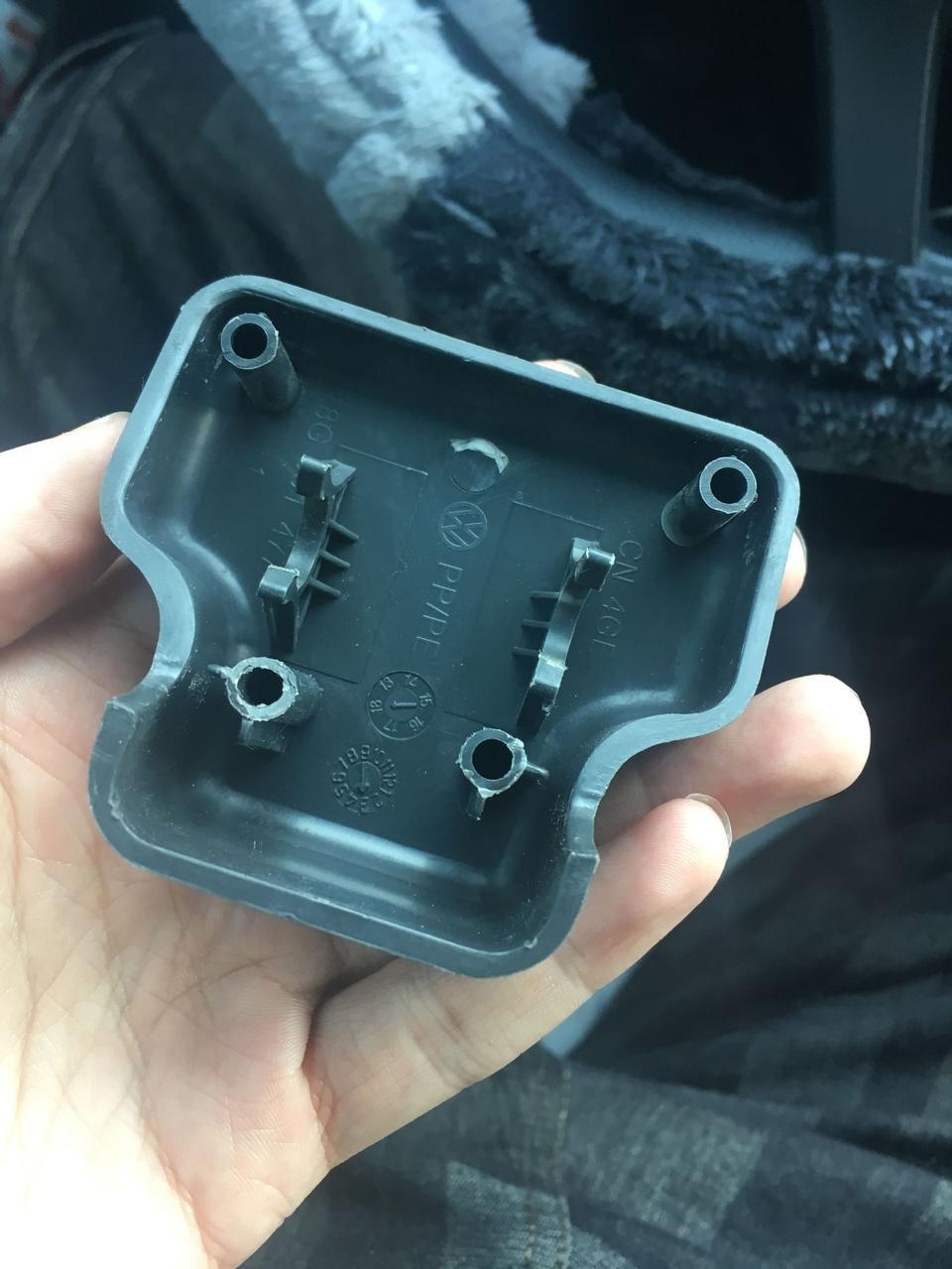 c-trek蔚领-请问这是啥????，在街上开着开着脚底下突然就出现了，不知道哪里掉出来的