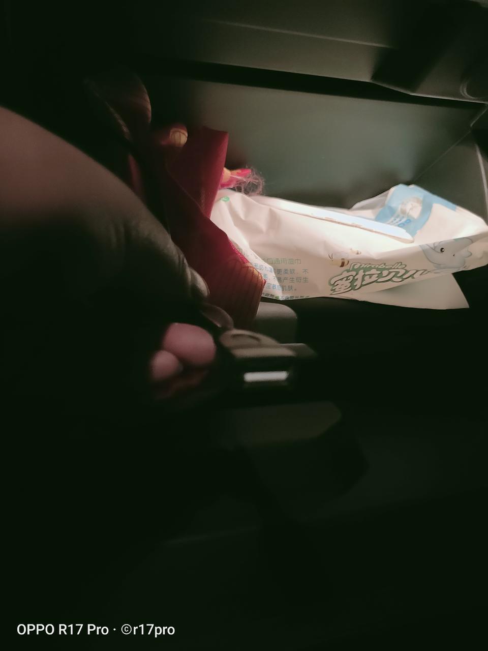 自由侠-哪位大神知道副驾前面这个储物箱里的这个接口是干嘛用的 ?
