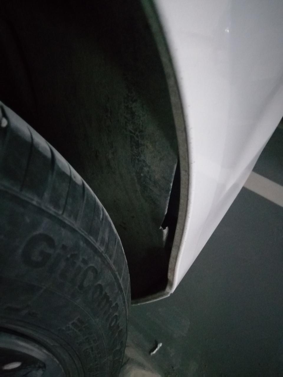 标致408-19款408，后轮的挡泥板变形，更换大概多少费用？