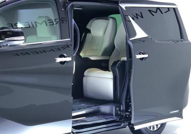 雷克萨斯LM车系只提供4座版本吗？