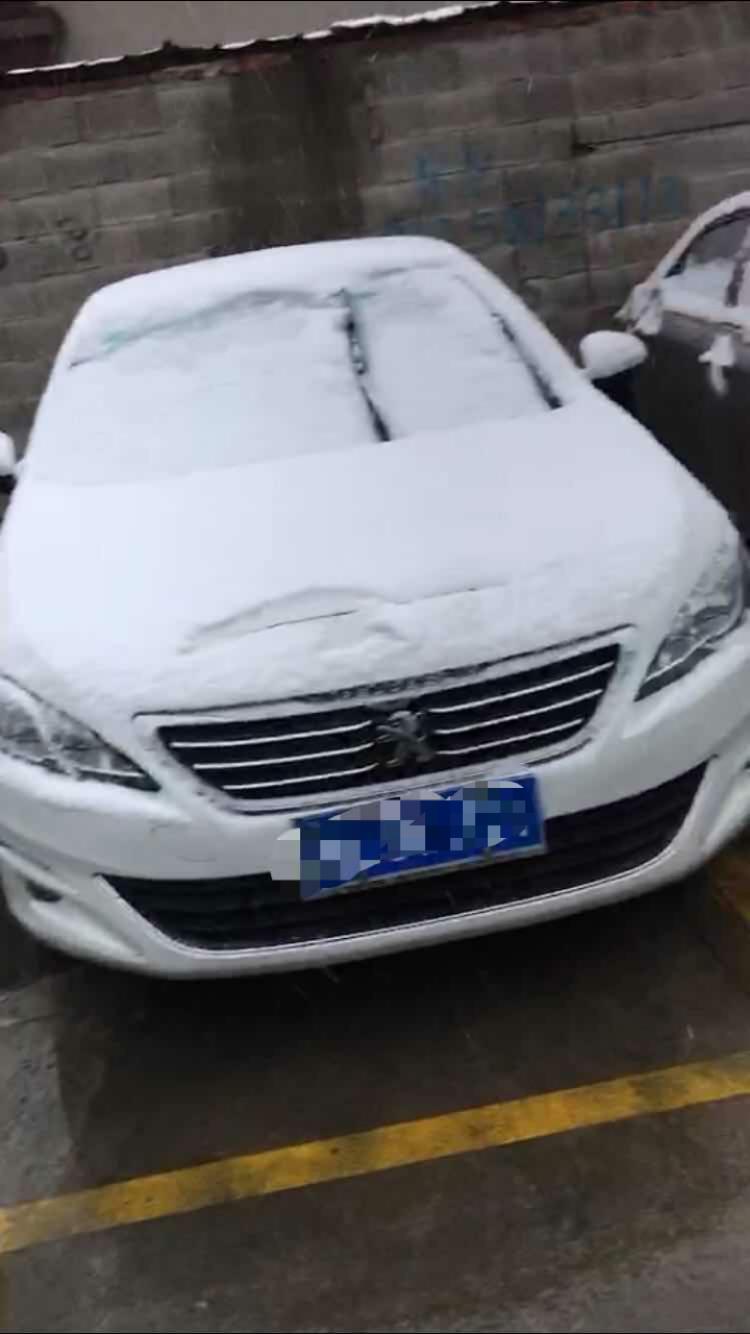 标致408-前挡除雾打开的时候声音特大，是怎么回事？那声音吓一跳！