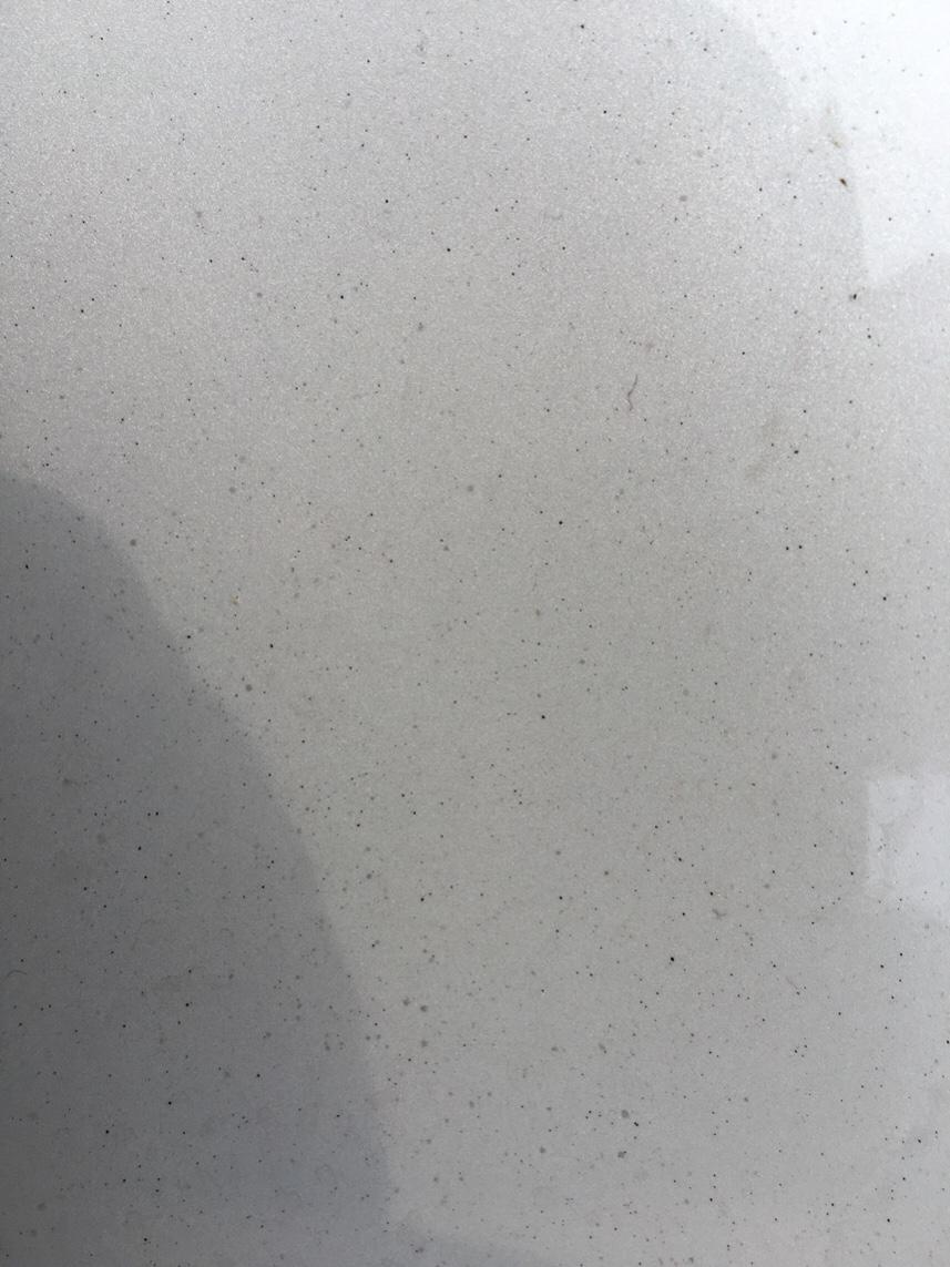 标致408-新车还没贴膜，车漆到处都是这种小黑斑点！什么情况啊这是？