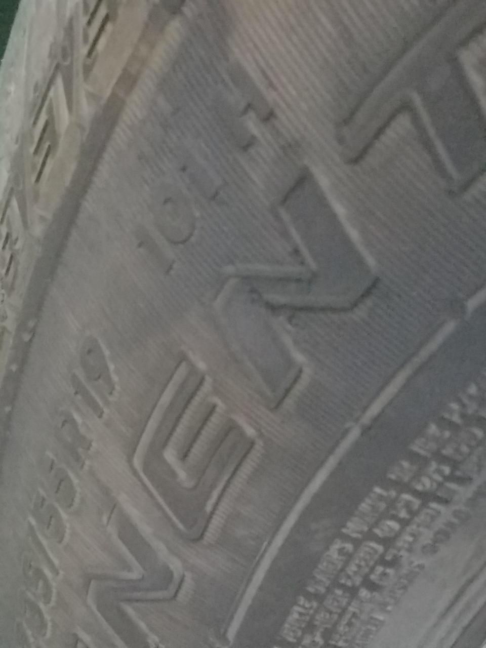 讴歌rdx-家人们，昨晚轮胎侧面被凸出路沿石划了一道，这个需要更换轮胎吗，就是n那个部位