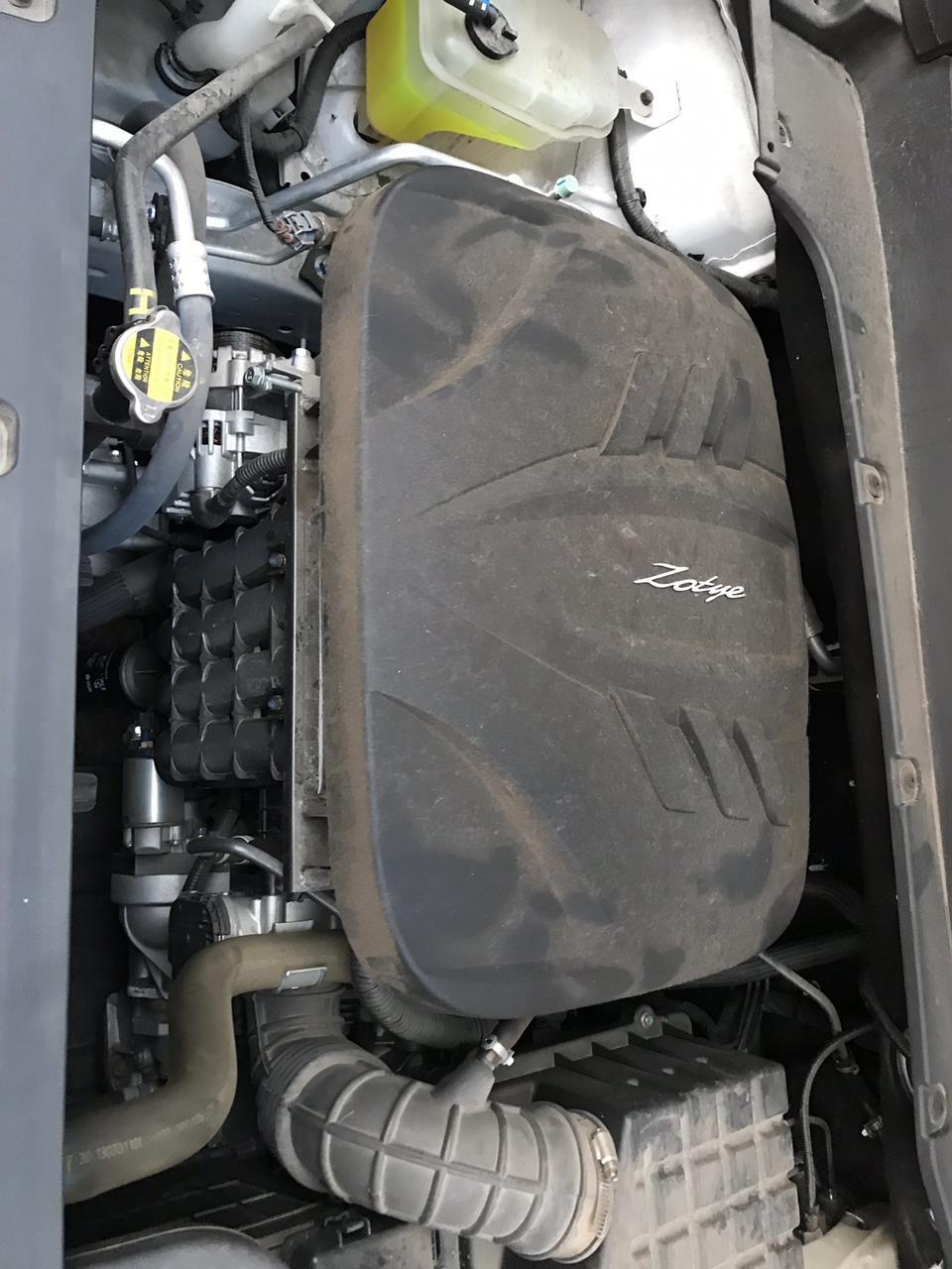 众泰t300-3个月的车，过了首保目前3500公里。发现发动机上面有油 油管上面也有，是哪里漏了吗