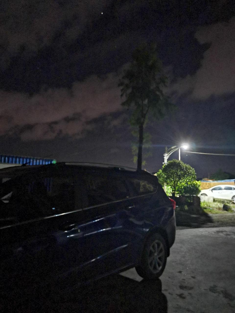 宝骏310w-2017款310W1.5L时尚型，经过路面不平或减速带时前面有嘎吱嘎吱的响，速度越慢越是明显，减震换了新的，减震垫也换了还没有解决问题，去4儿子店检查老是忽悠人，每次去检查都说听不出来，就是听出来了也不实话不给修，那个有经验大神能告诉我一下，是不是应该做个四轮定位呢，在此感谢！