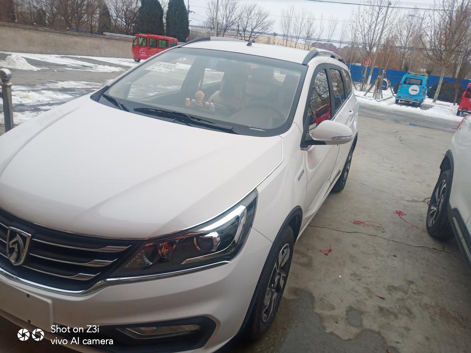 宝骏310w-各位310w车主，这车在弯道行驶怎么样？一般转弯时速再多少比较安全，是不是很容易甩尾！本人新手，过年开车回家，求各位指教一下弯道行驶技巧，以及普及本车弯道行驶的表现！谢谢？