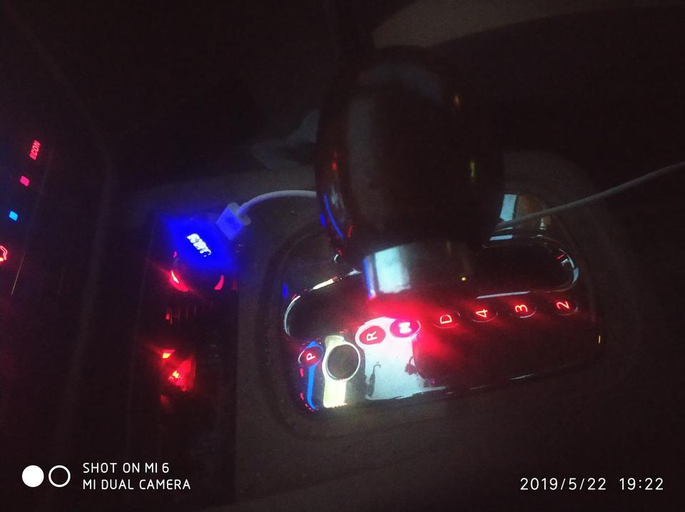 宝骏310w-今天去看了310w的自动豪华版，下车后发现没有P的档，我本来以为是N档停车，销售告诉我，D档就可以停车。。。？又一次刷新了我对车的认知。还有这款车落地都8.4万了，到底值不值得买？