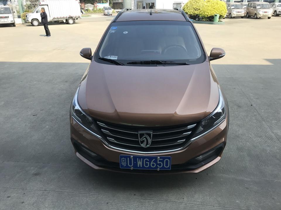 我是宝骏310w的车主，我这车等红灯的时候，车身偶尔会抖动，一阵一阵的，不知道是不是发动机抖动。什么原因，求解。
