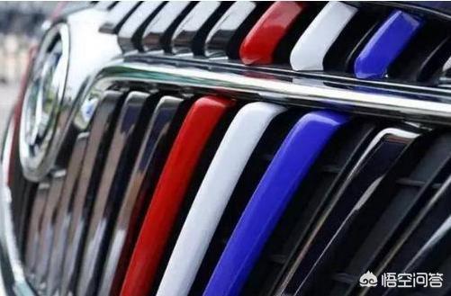 宝马5系phev-车头前的红白蓝三个颜色排列是什么意思？