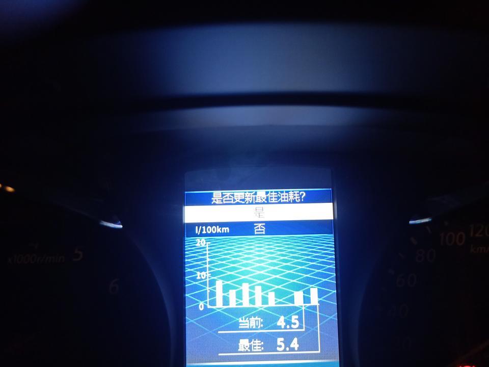 启辰d60-在高速上到100的时候 有点轻微偏离的感觉 方向要有点力的样子上次去做四轮定位 忘记跟他说是在高速了 师傅试了下车说没什么问题不用做 才三千多公里 不知道这个是不是个人开车的感觉呢 老司机们