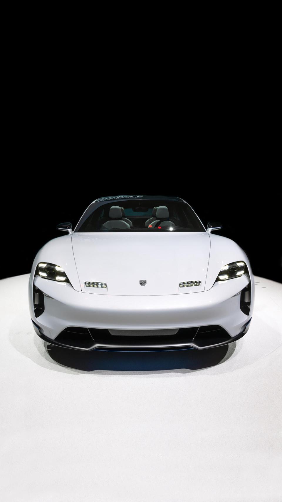 panamera e-hybrid-保时捷外表颜值绝对○K，性能好，舒适度高，坐在上面简直是天乐的享受。