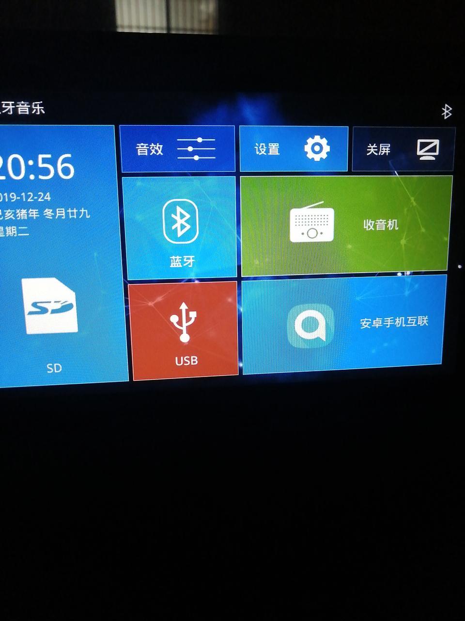 宝骏360-360手动豪华中控屏。USB是怎么连接的？我怎么打不开？连接的USB在什么地方？找不到。