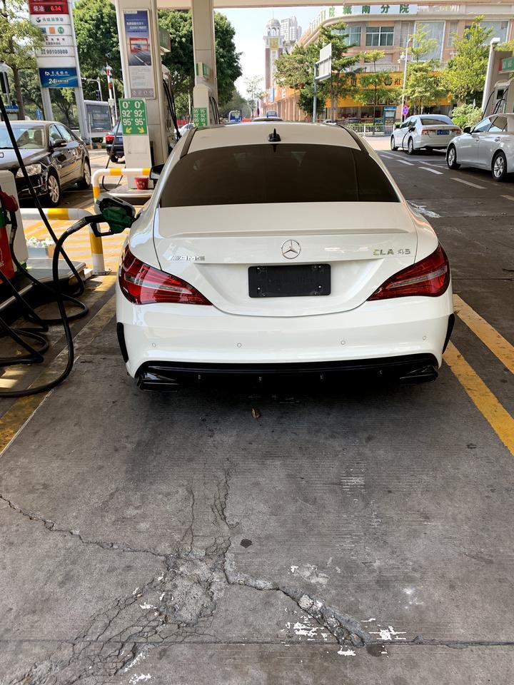 奔驰cla级amg-点火启动，挂D档后后备箱下面偶尔出现顿挫，最烦的是偶尔出现，回4s技师建议再开一阵看看有没有问题，请问各位如何解决
