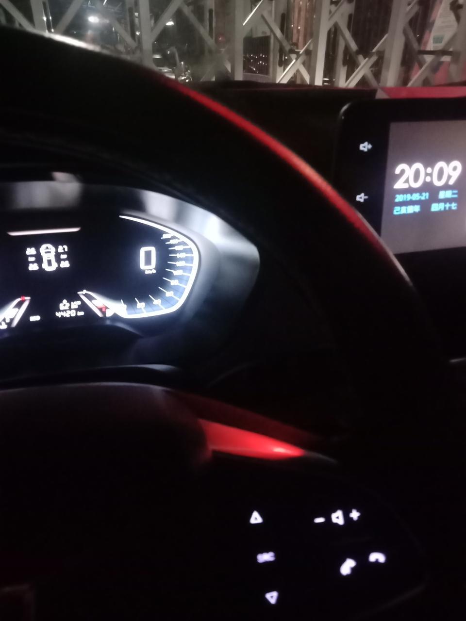 宝骏360-着车时，车子有异响查看发现是油箱响，请问这是什么情况，对行车有安全影响吗？