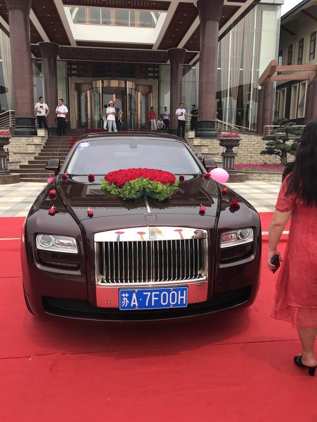 古思特-大家看看这是什么车 
 2018年05月18日11:40:25一千多万的车愣是让你们说成四百多万