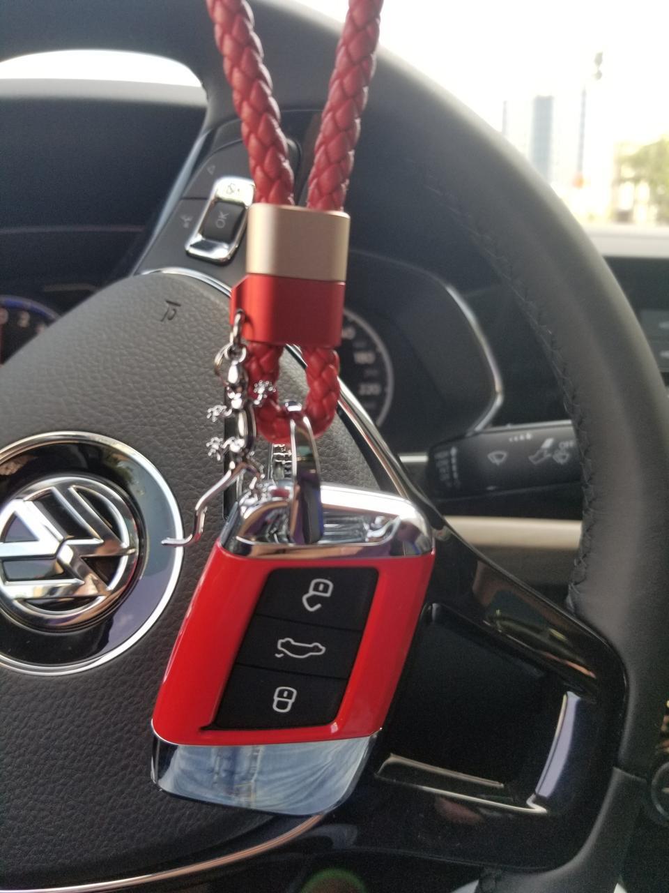 帕萨特phev-9月中旬买的车，落地22.5W，到现在跑了3600公里，共加了三箱油，冲电大概300度，性价比高，居家过日子，这车足够用了。1.动力1.4T发动机+12.1KWH电池动力，超个车轻松又愉快，可惜路上车越来越多，走走停停才是日常！新能源汽车最不怕的恰恰是这种拥堵的情况，给电就走，停着不耗电也没油耗还没积碳，自动驻车+纯电起步完胜拥堵环境。2.日常上下班，接个娃，买个菜，纯电续航够用，官方63km，实际45km左右，续航能力还是太弱，反而跑长途没有续航压力，没电油来凑，我是真没想到充电这么省，
