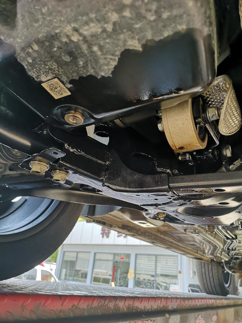 中华v7-6000公里，去4s检查说是变速箱油封漏油。不知，大家是否有过类似情况