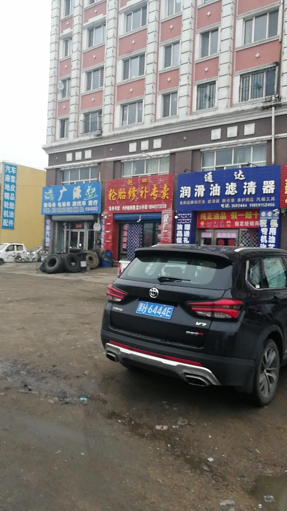 中华v7-中华Ⅴ7行车记录仪，在V7的低配版车是没有的，可是车内镜上边的空壳里有电线，我考虑可能是留下的记录仪接线，请教一下万能的朋友圈这是接记录仪的线路吗？